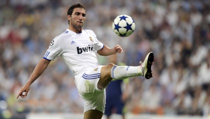 开云体育安全平台-南安普敦客场大胜，积分逼近中游，南安普敦市