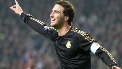 开云体育保障-凯撒酋长签约新外援，增强进攻实力，足坛凯撒大帝